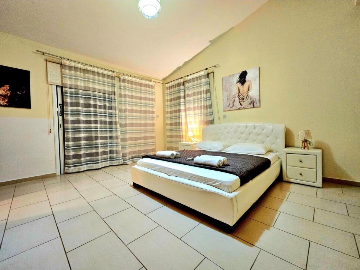 Βίλα Spacious With Private Pool Πάφος