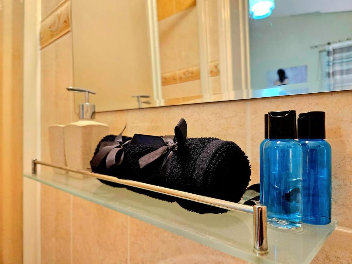 Spacious With Private Pool Πάφος