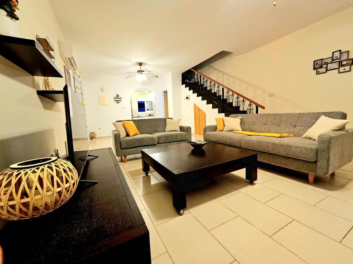 Spacious With Private Pool Βίλα