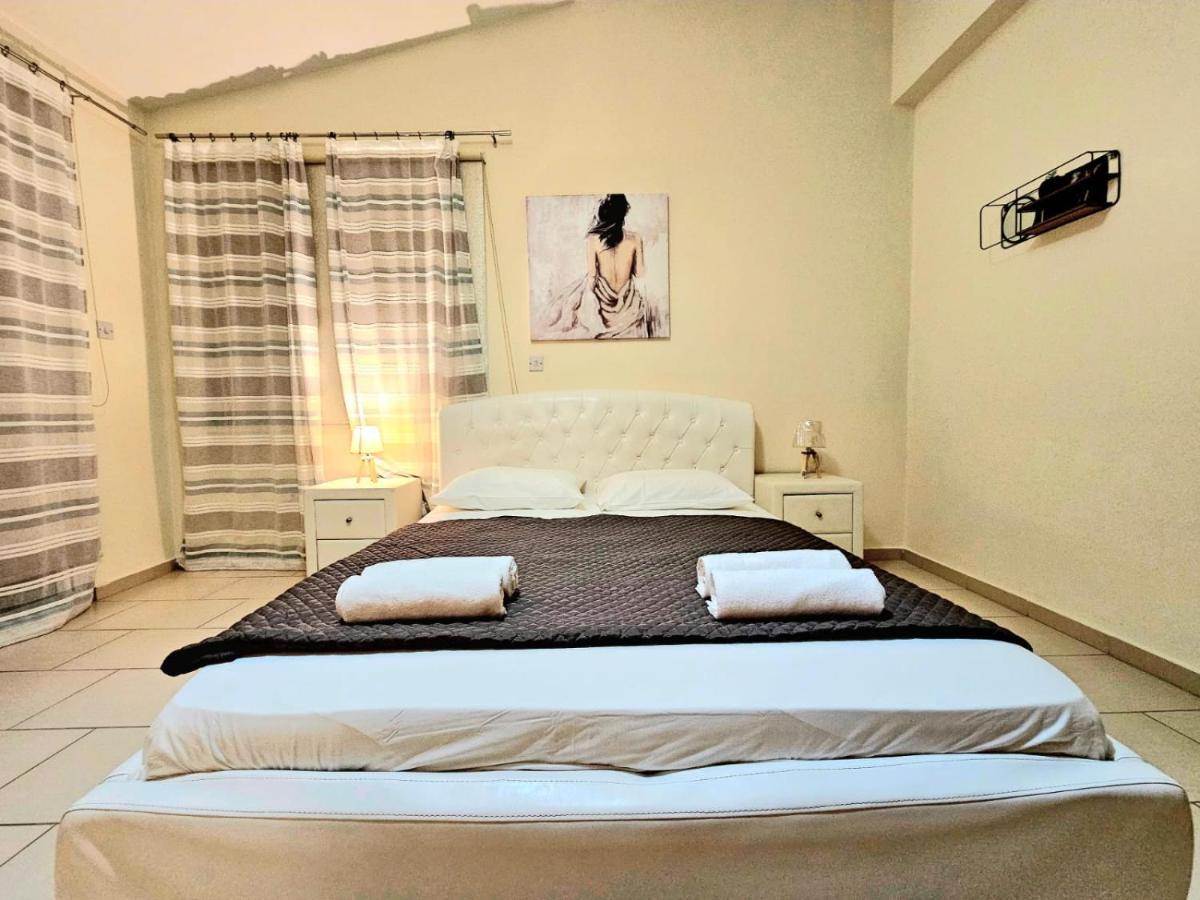 Βίλα Spacious With Private Pool *