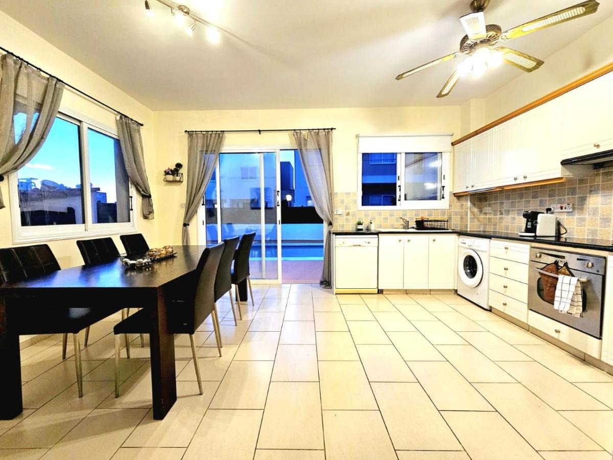 Spacious With Private Pool * Πάφος