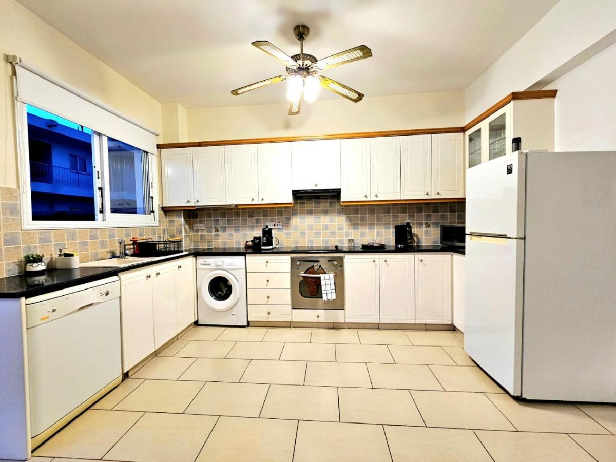 Βίλα Spacious With Private Pool