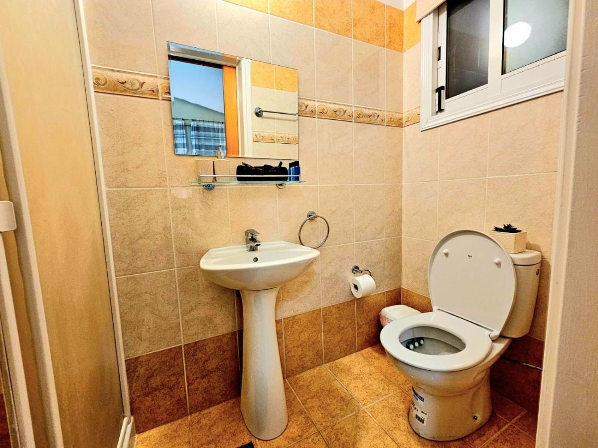 Βίλα Spacious With Private Pool