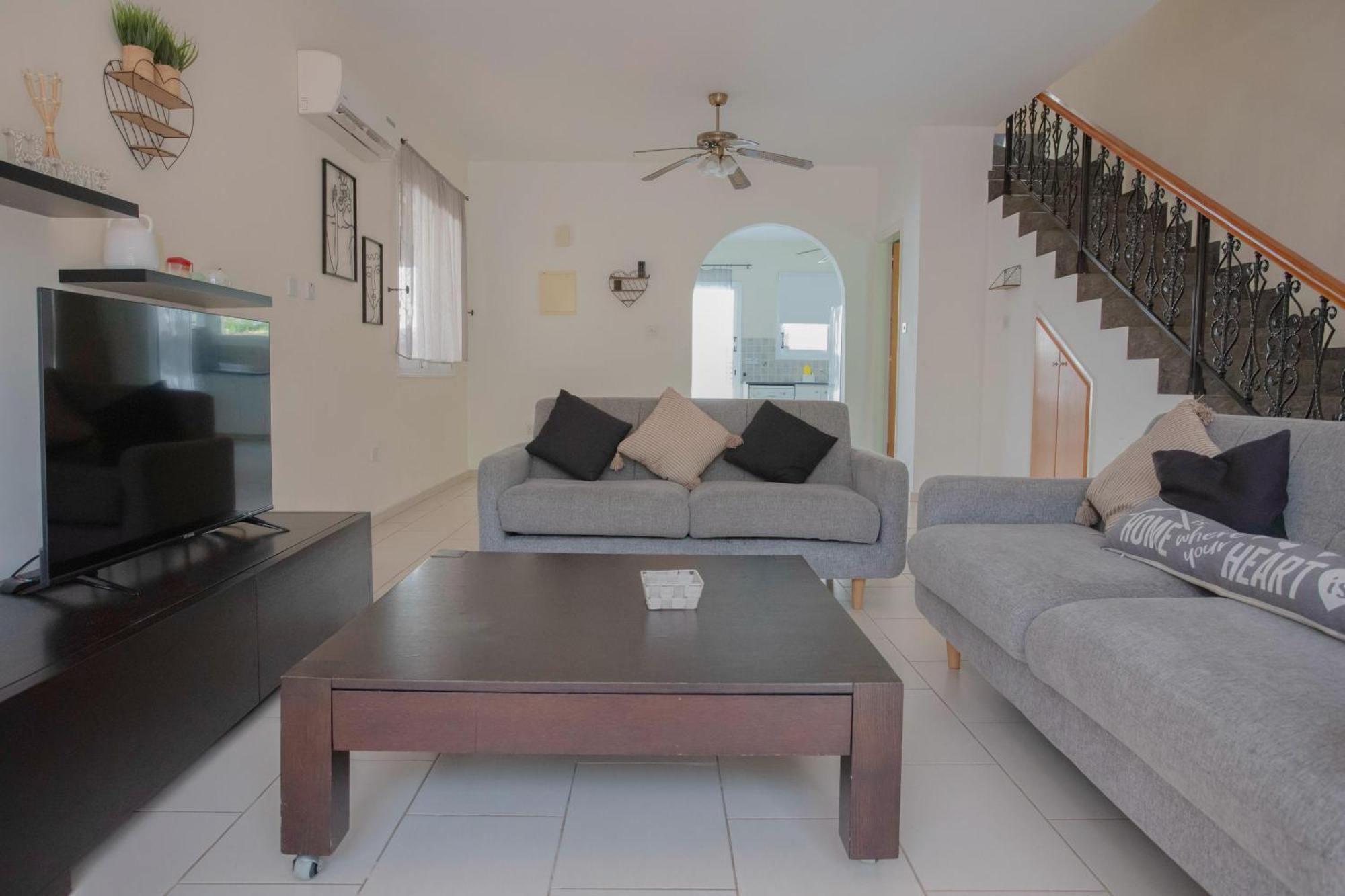 Spacious With Private Pool * Πάφος