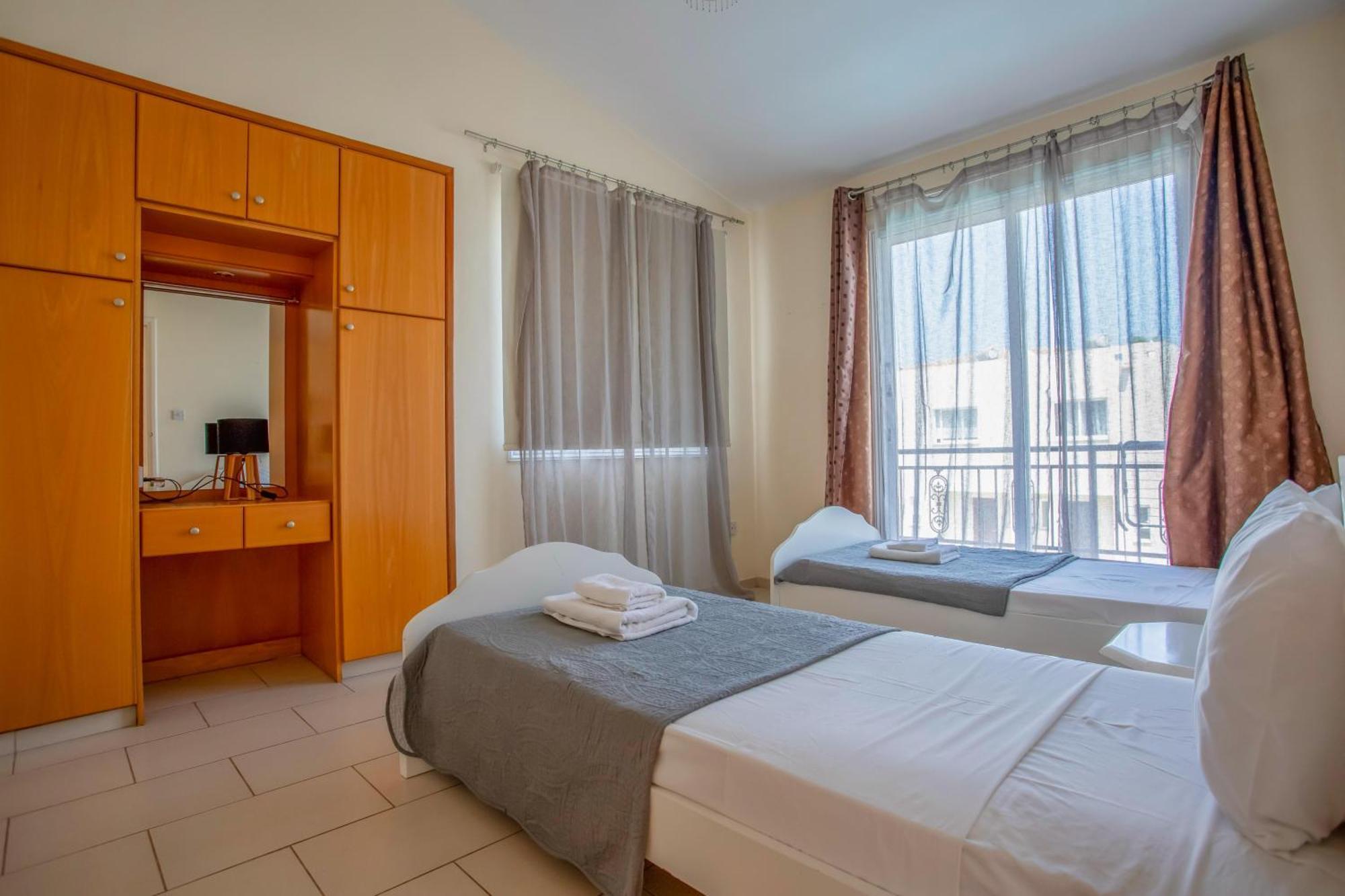 Spacious With Private Pool *